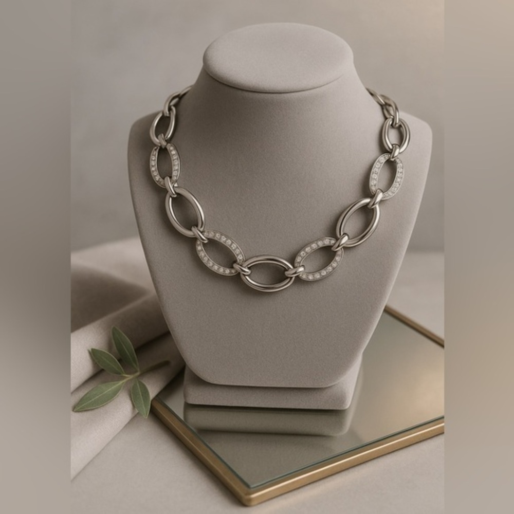 Premier Designs REGAL Clear CZ and Silver Circle Length 18" necklace EUC #142